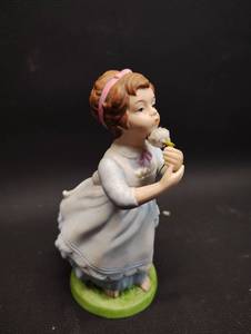 lot 27 image: Vintage Hand Painted Avon Porcelain Figurine