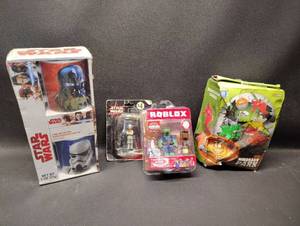 lot 48 image: ROBLOX Figure, FANTASTIC FRONTIER CROC with Exclusive Virtual Item Code NIP Star Wars Collectors and DIY Dino Park
