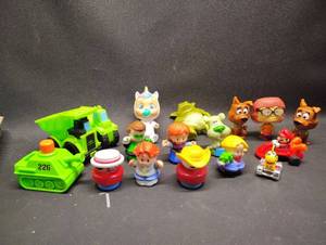 lot 59 image: Various Toys and Toy Characters
