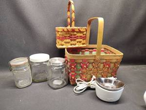 lot 60 image: Baskets and Home Decor