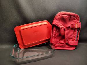 lot 61 image: Pyrex 3 Qt Glass Baking Dish with Lid and Easy Travel Bag