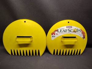 lot 76 image: 2 Leaf Scoops