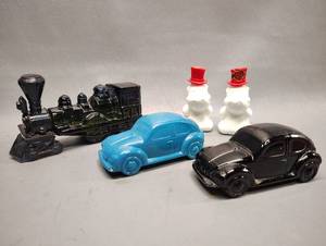 lot 78 image: Vintage Avon Cologne Decanters