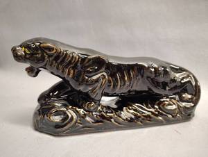 lot 79 image: Black Panther Ceramic Figurine