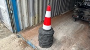 lot 147 image: Qty 13 - Traffic Safety Cones- Red and White Striped