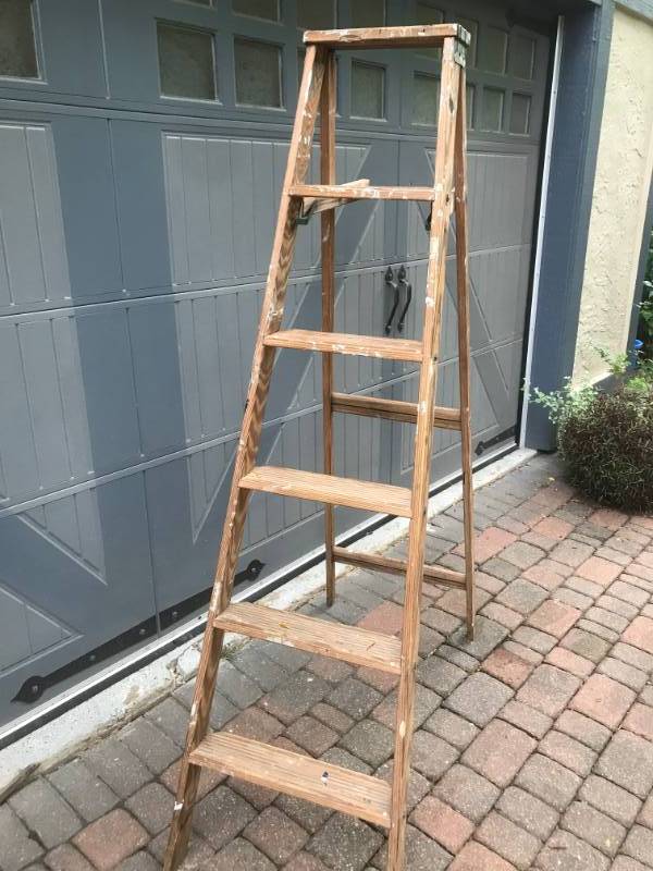 lot 30 image: Wood Painters Ladder 68 height
