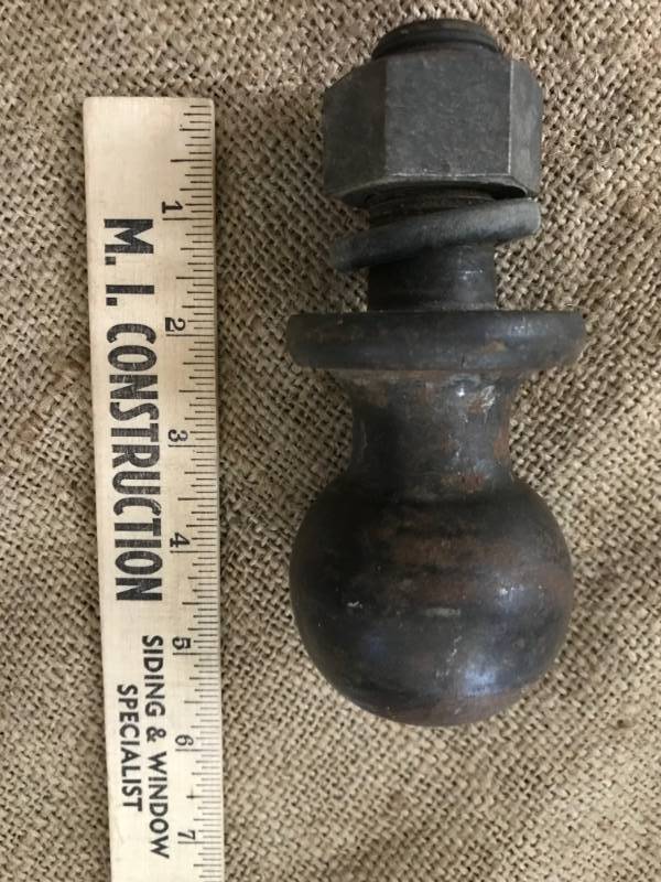lot 34 image: Rustic trailer hitch