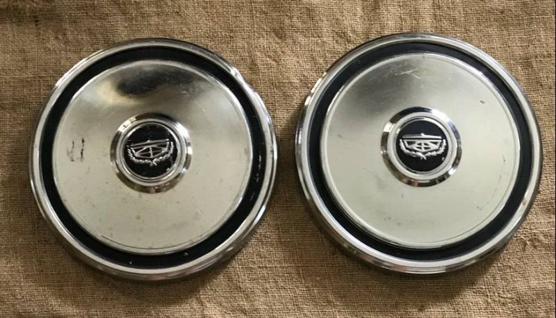 lot 37 image: Set of 2 vintage Ford dog dish hubcaps