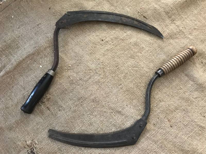 lot 71 image: Vintage set of Sickles