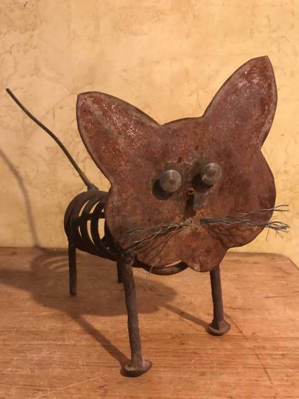 lot 92 image: Rustic Metal Cat garden dcor