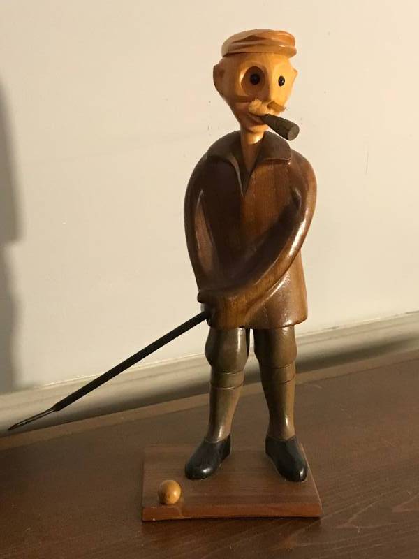 lot 105 image: 11 Wood Statue-Golfer