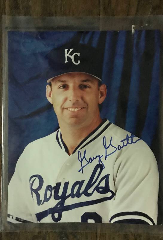 lot 123 image: Gary Gaetti autographed photo 8 12 x 11