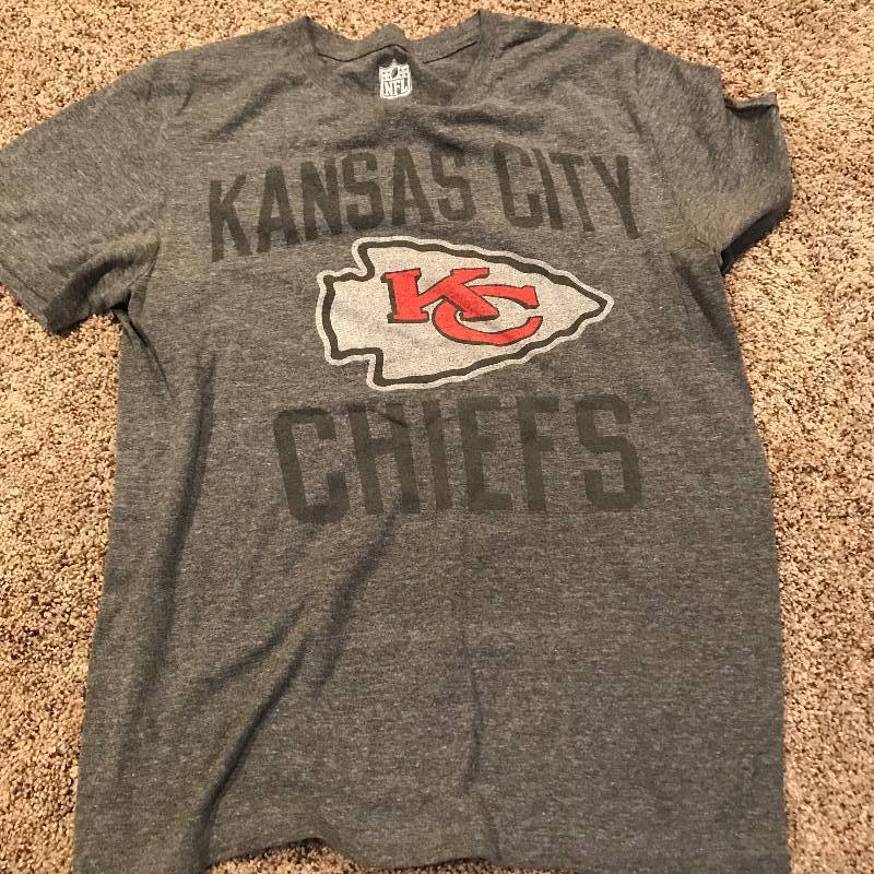 lot 162 image: Kansas City Chiefs T-shirt NFL Team Apparel-Medium