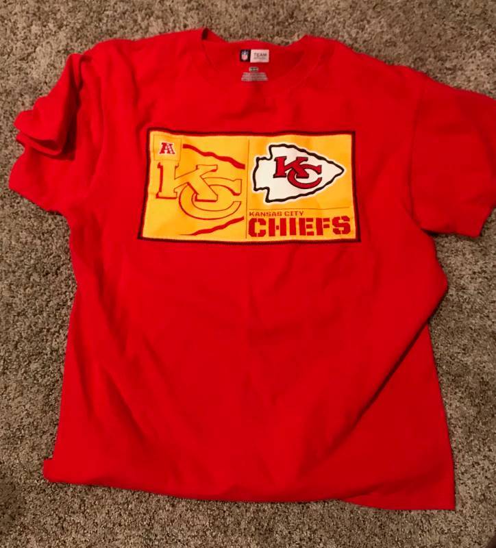 lot 163 image: Kansas City Chiefs T-shirt NFL Team Apparel-Medium