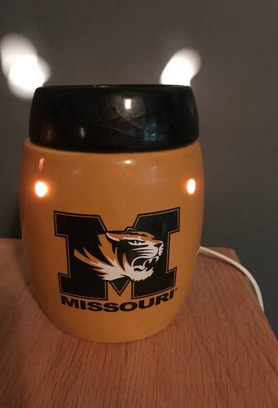 lot 175 image: Missouri University (MU) Tigers Candle Wax WarnerNightlight