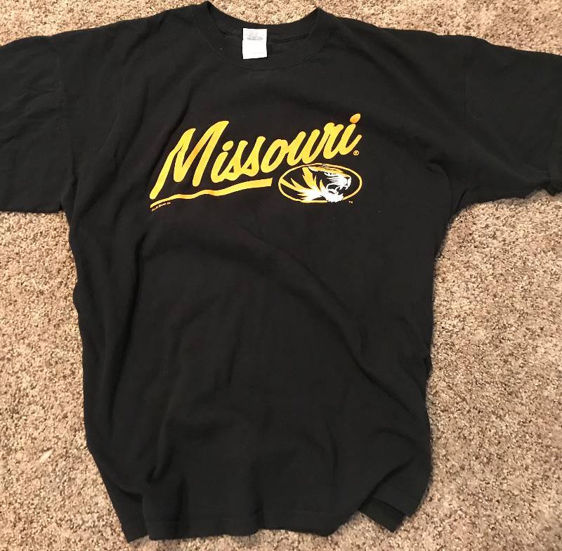 lot 176 image: Missouri University (MU) Tigers T Shirt XL