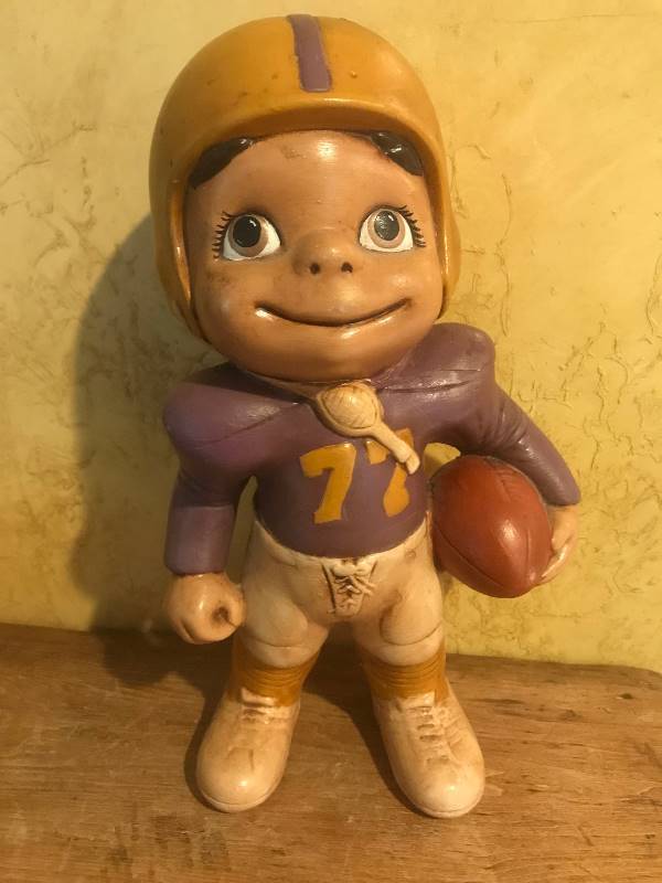 lot 187 image: 12 Vintage Painted football boy figurine