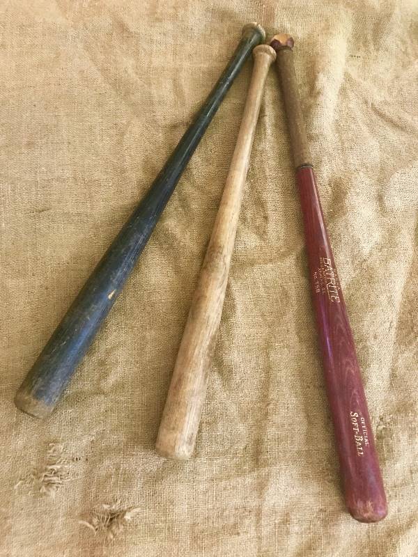 lot 219 image: Set of 3 wood baseball bats
