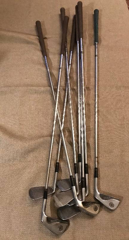 lot 221 image: Wilson 1200 Irons-golf club (3, 4, 5, 6, 7, 8, 9)