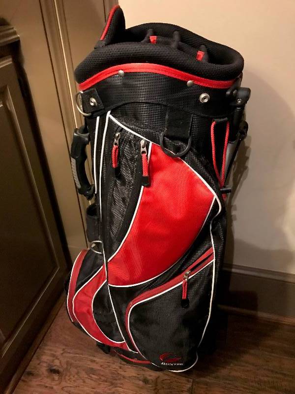 lot 225 image: Hunter Golf Bag with carry strap and built in stand