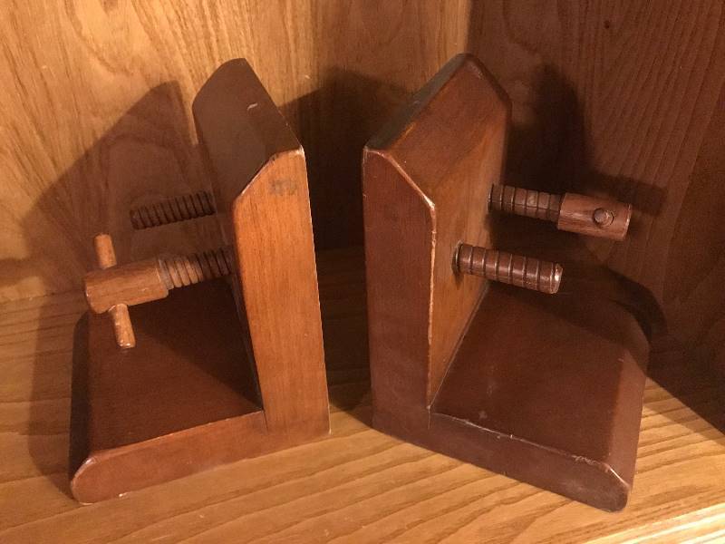 lot 239 image: Wood Bookends 7 34 Height
