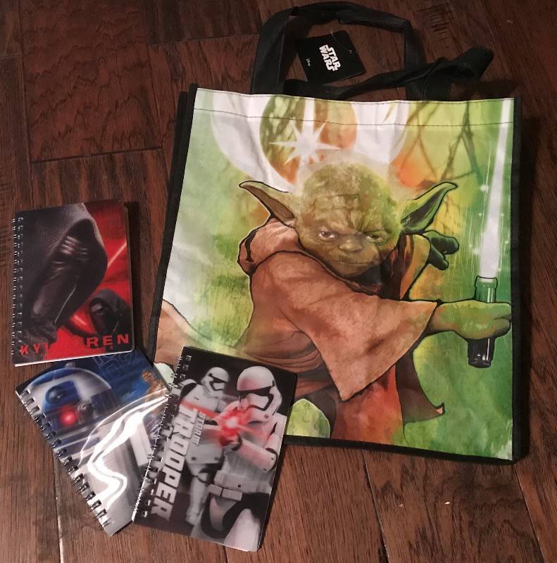 lot 260 image: Star Wars Shopping Bag and 50 page 3-D Journals (4 x 5.75)