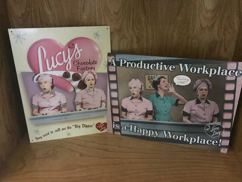 lot 267 image: Set of Tin I Love Lucy Tin Wall Dcor 12 12 x 17 12 Workplace and 12 12 x 15 12