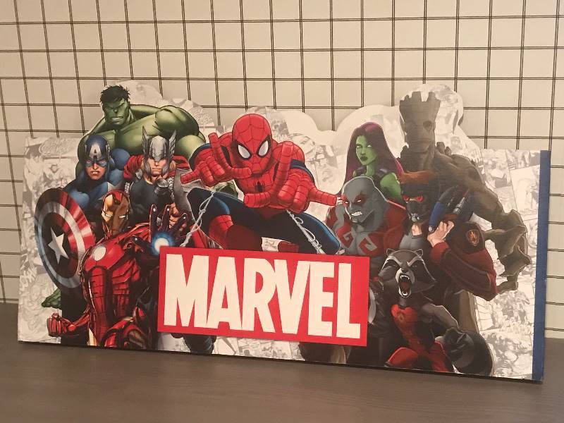 lot 275 image: Marvel Cardboard Stand up (images on both sides)