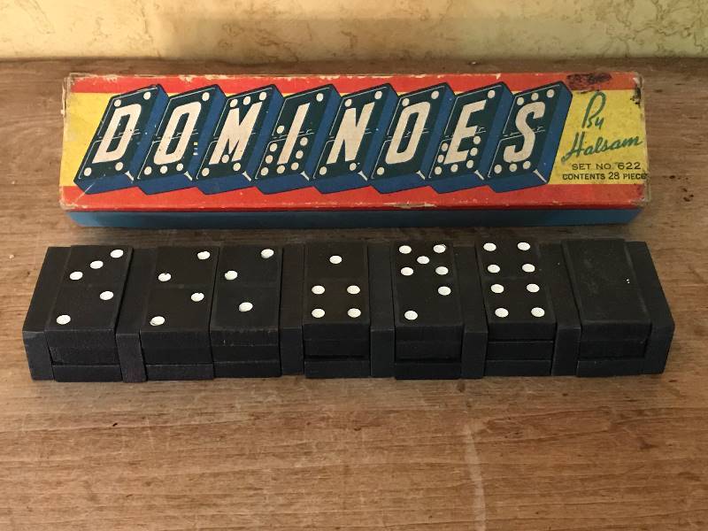 lot 2005 image: Vintage Dominos Set