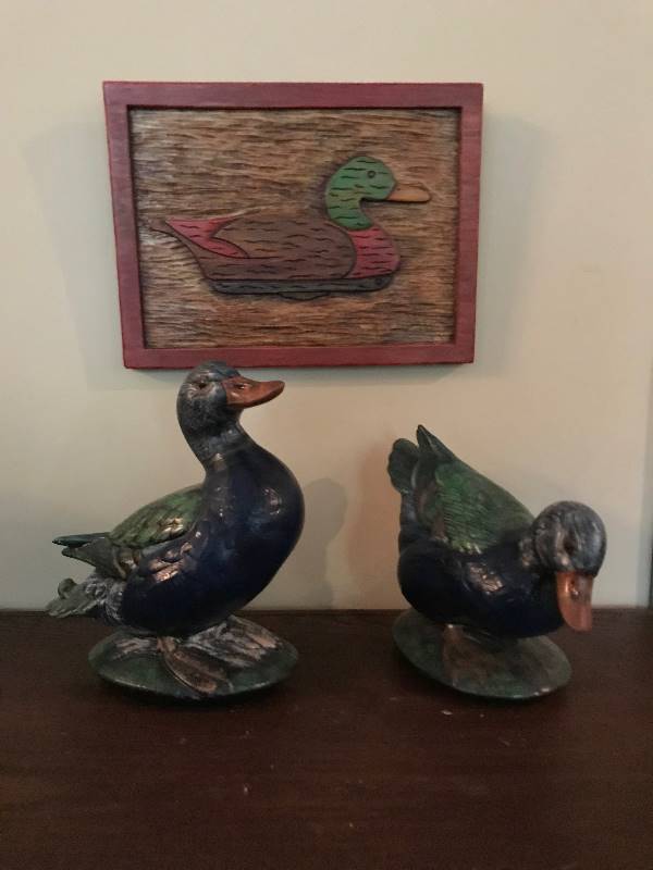 lot 2047 image: Wood Carved Wall Dcor (9 x 12) and Duck figurines