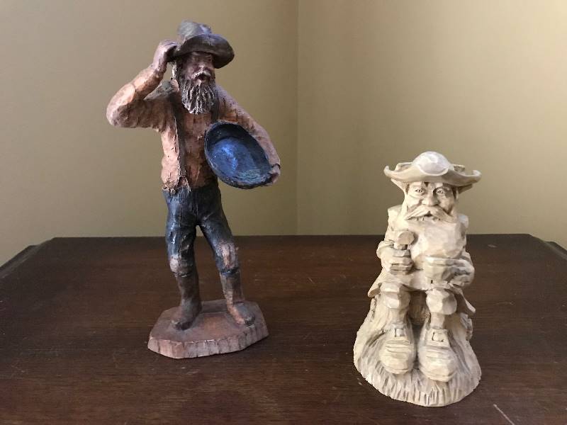 lot 2051 image: Set of Hillbillies-one is hand made in France