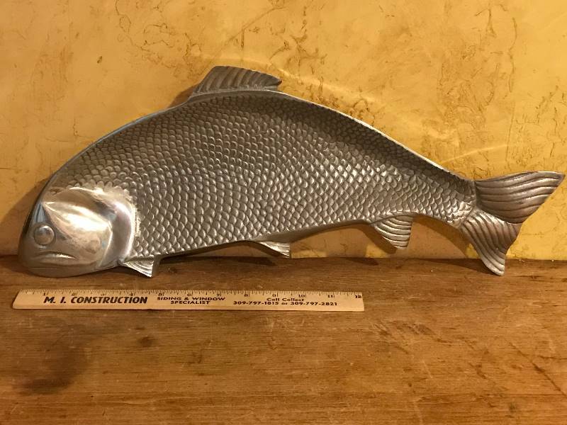 lot 2057 image: Silver Serving Dish shaped like a fish