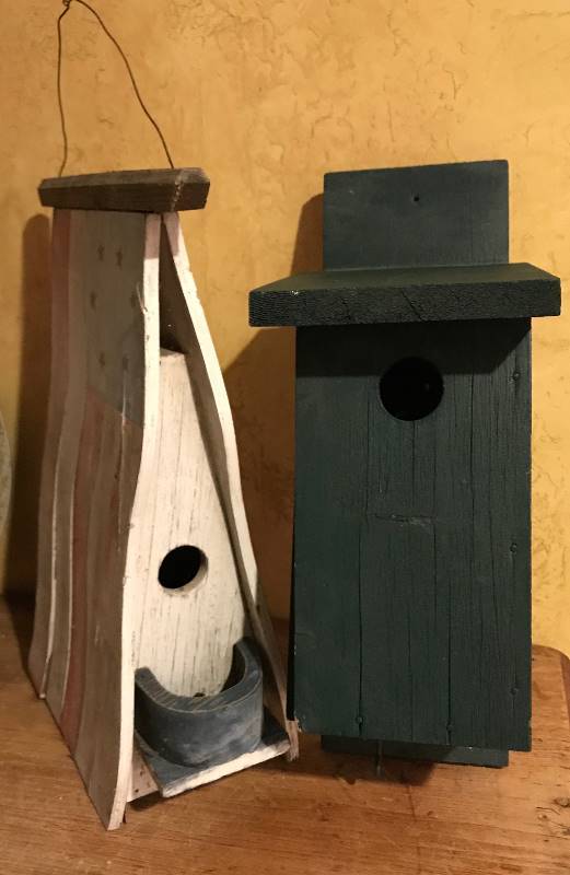 lot 2062 image: Set of 2 wood Birdhouses