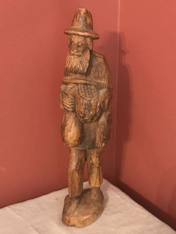 lot 2068 image: 16 Carved Man with bundles