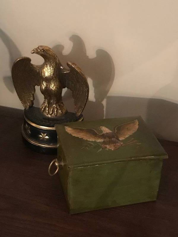 lot 2083 image: Wood box with eagle and book end