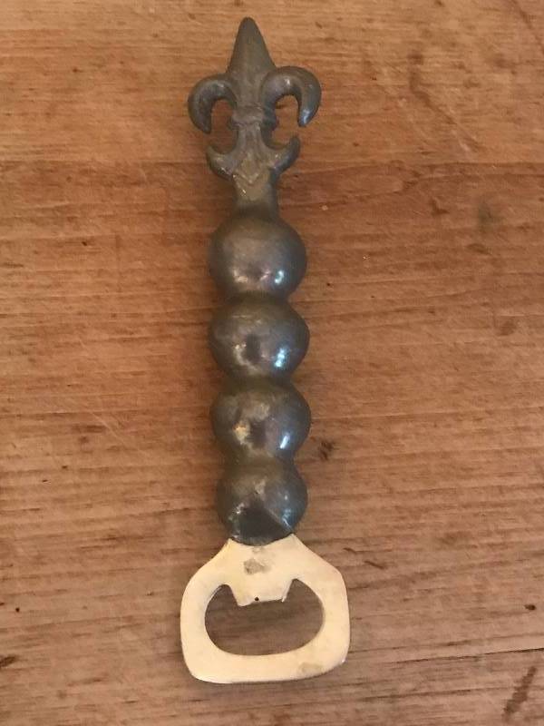 lot 2091 image: Silver Fleur de Lis  bottle opener