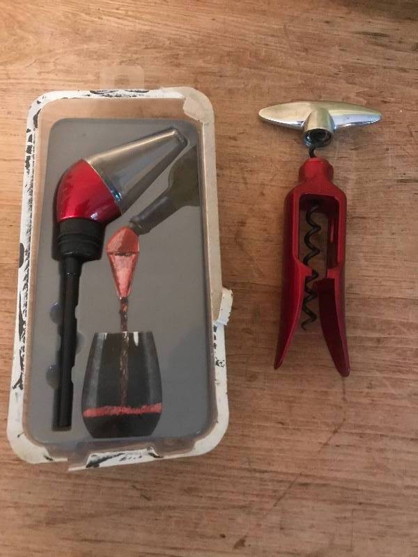 lot 2092 image: Houdini Aerating Pourer and Corkscrew