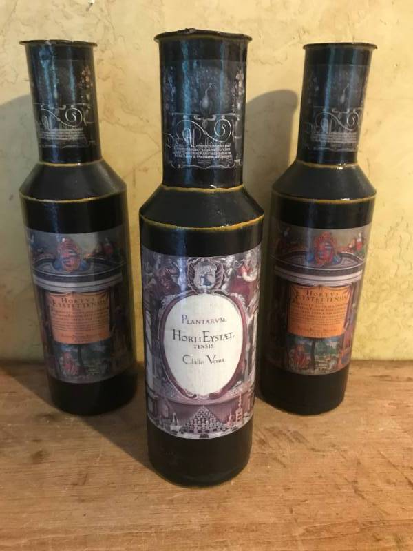 lot 2106 image: Set of 3 Black cardboard Wine Bottle Holders 13 Height