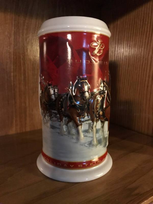 lot 2151 image: 2004 Budweiser Collector Stein-25th Anniversary Holiday Stein The Budweiser Clydesdales by Anheuser Busch�