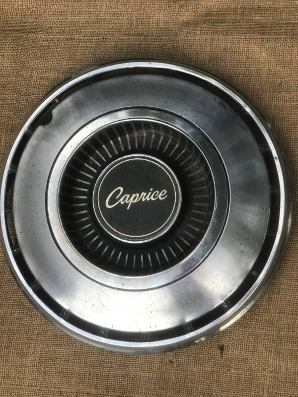 lot 2188 image: Vintage Chevrolet Caprice Hubcap