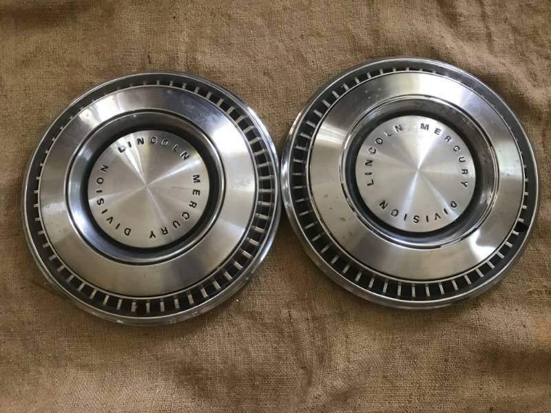 lot 2193 image: Set of 2 Lincoln Mercury Division Hubcaps
