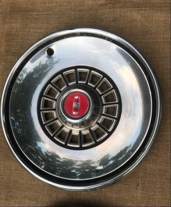 lot 2200 image: Vintage Ford LTD Hubcap