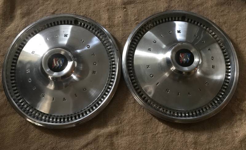 lot 2203 image: Set of 2 Buick Motor Divisions hubcaps