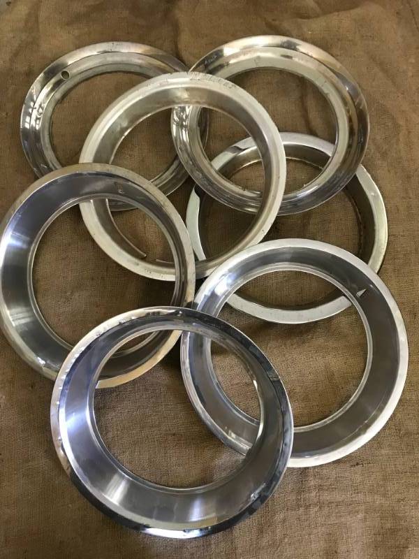 lot 2208 image: Set of 7 hubcap rims