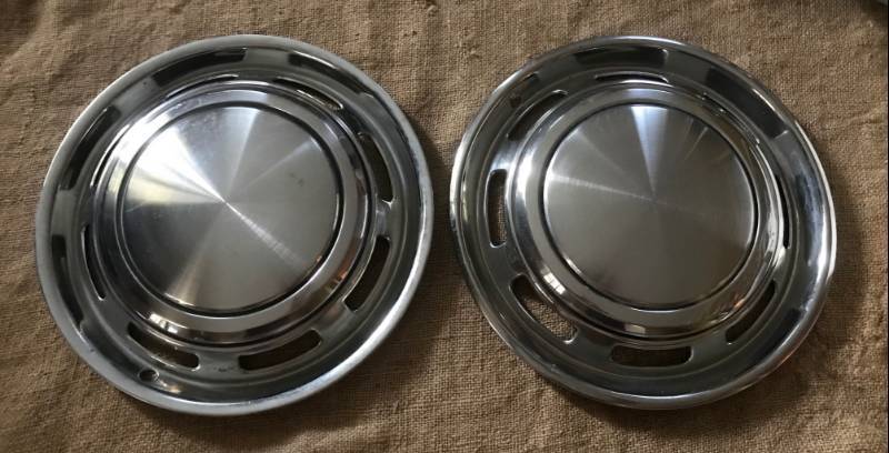 lot 2210 image: Set of 2 Vintage Hubcaps