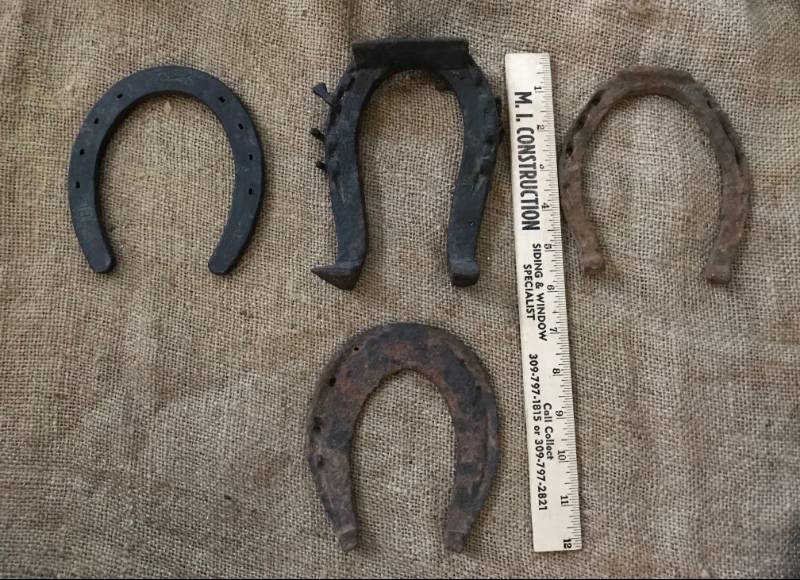 lot 2242 image: Set of 4 rustic horseshoes