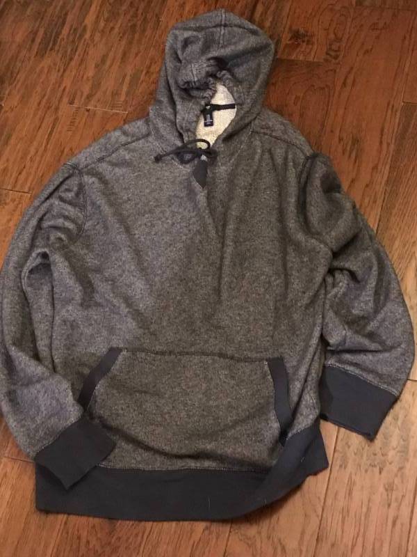 lot 2269 image: Hooded Gap Long Sleeve T-shirtsweatshirt Large