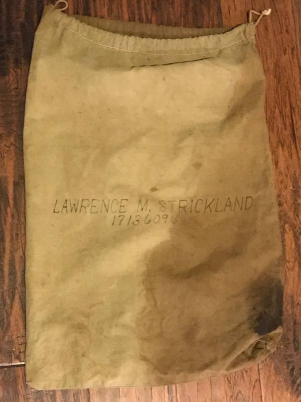 lot 2280 image: Vintage drawstring army canvas laundry bag