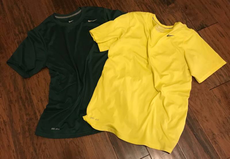 lot 2284 image: 2 Medium Nike Dry Fit T-shirt tops