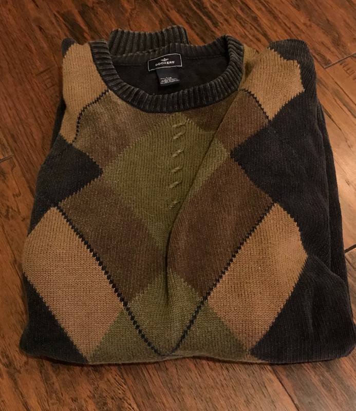lot 2292 image: Dockers Sweater Large